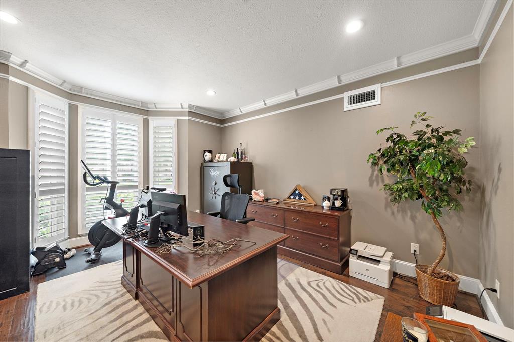 2018 Forest Garden Drive, Kingwood, Texas image 7