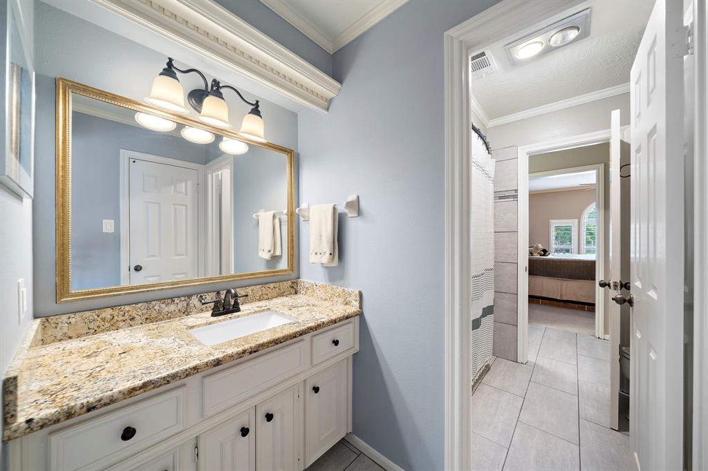 2018 Forest Garden Drive, Kingwood, Texas image 32