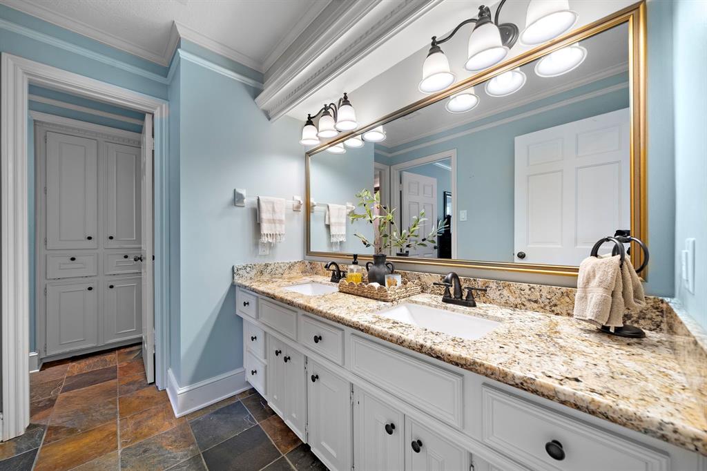 2018 Forest Garden Drive, Kingwood, Texas image 27