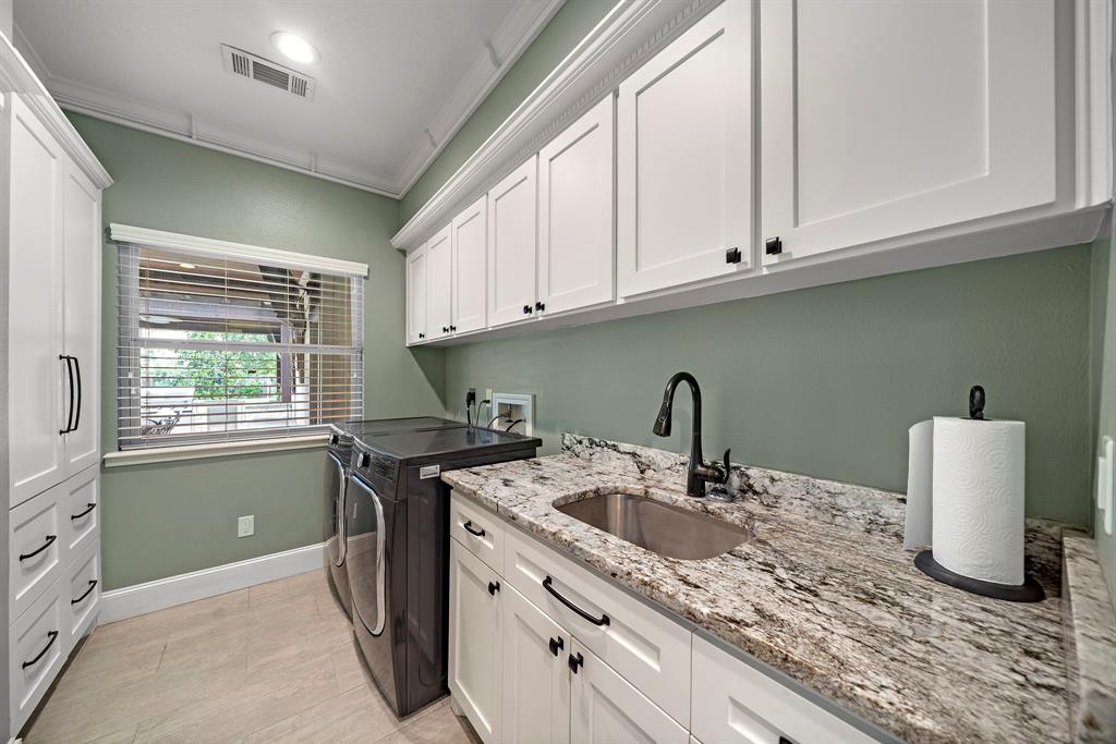 2018 Forest Garden Drive, Kingwood, Texas image 18