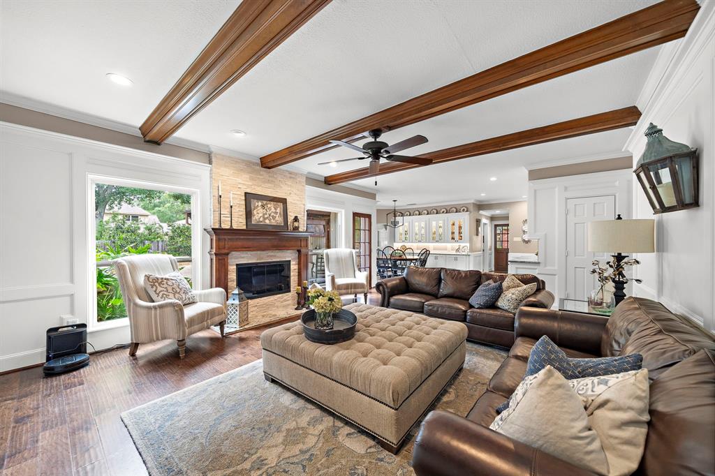 2018 Forest Garden Drive, Kingwood, Texas image 9