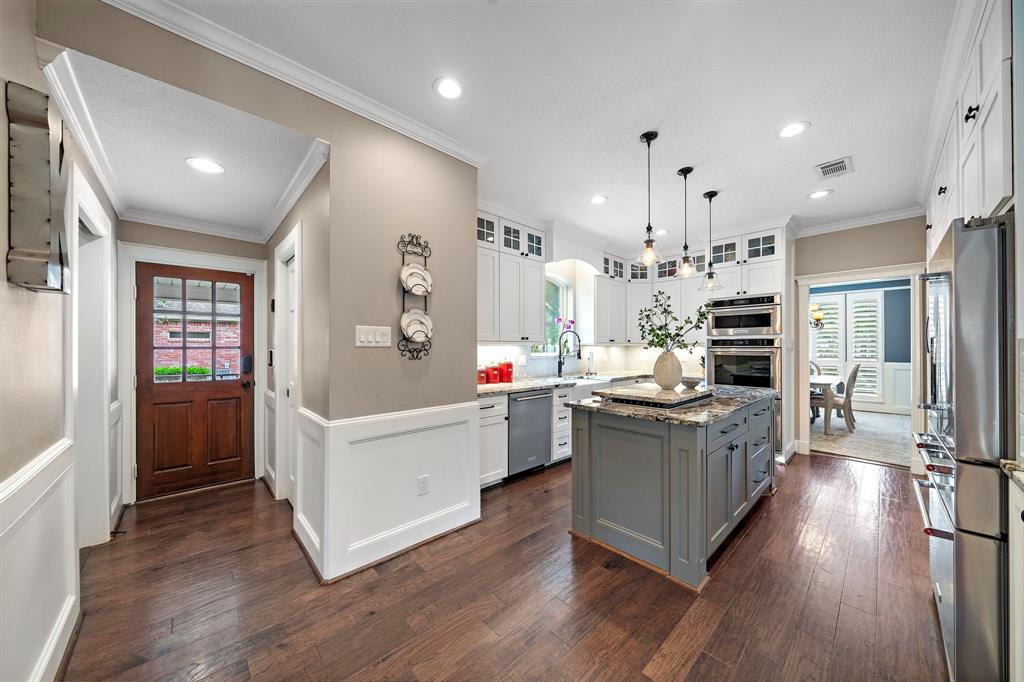 2018 Forest Garden Drive, Kingwood, Texas image 13