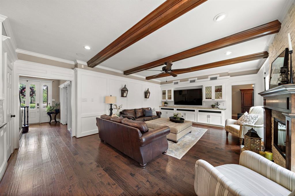 2018 Forest Garden Drive, Kingwood, Texas image 8