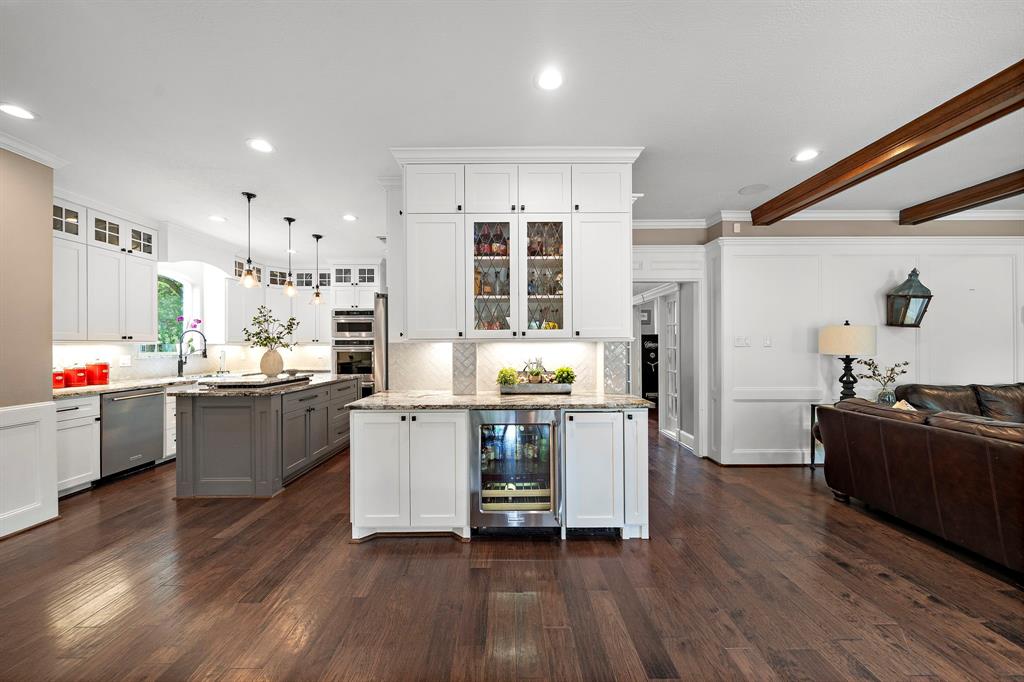 2018 Forest Garden Drive, Kingwood, Texas image 12