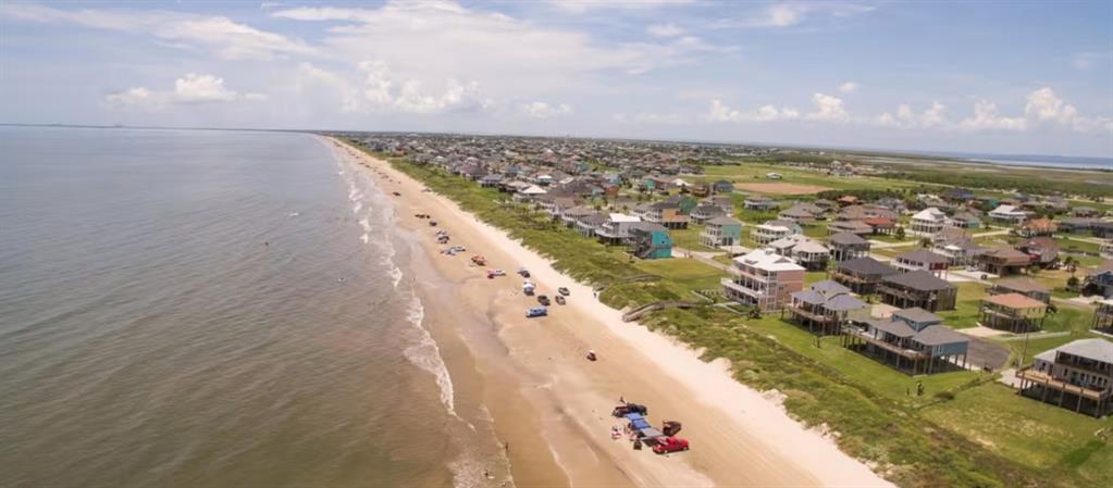 983 W Verdia Drive, Crystal Beach, Texas image 2