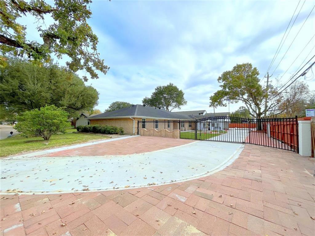 902 Ashford Parkway