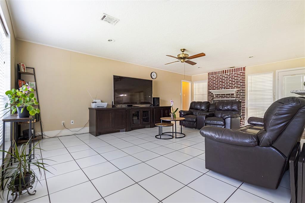 2318 Wallingford Drive