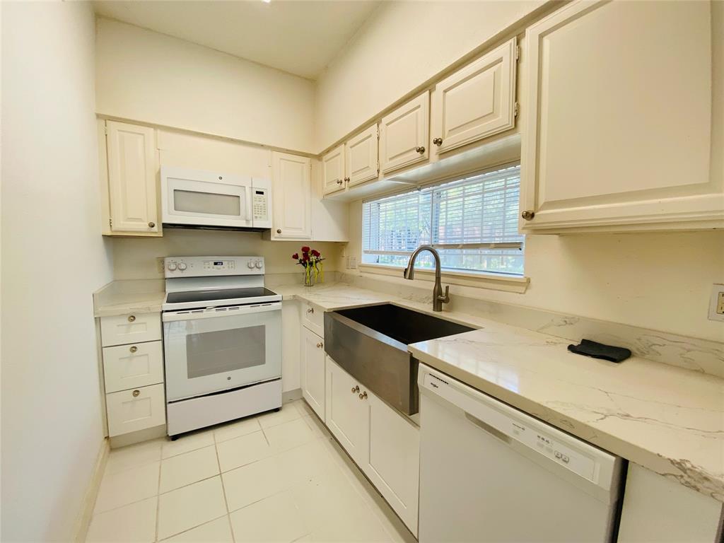 10855 Meadowglen Lane #916, Houston, Texas image 4