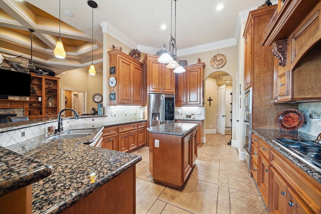 706 Saddle Creek Farms Drive, Crosby, Texas image 13