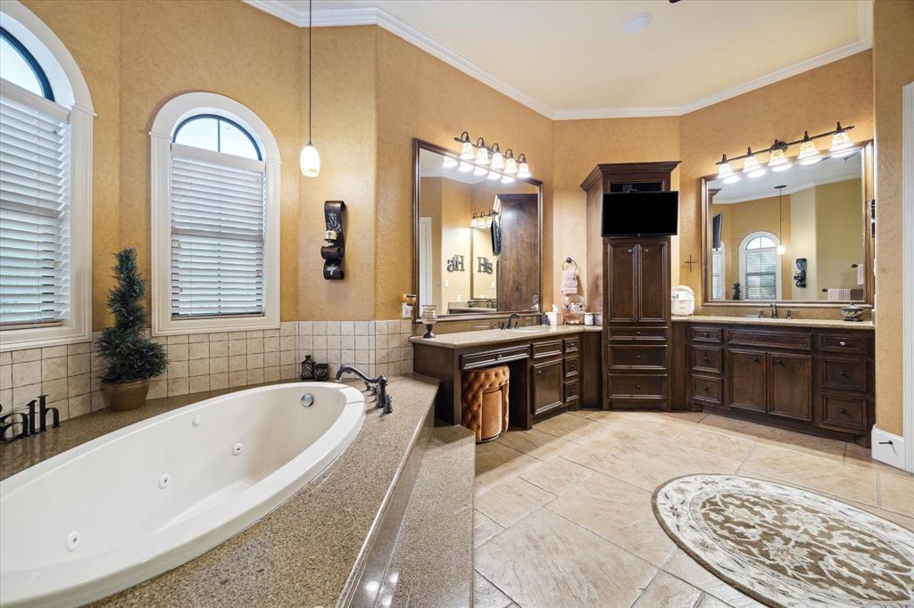 706 Saddle Creek Farms Drive, Crosby, Texas image 21