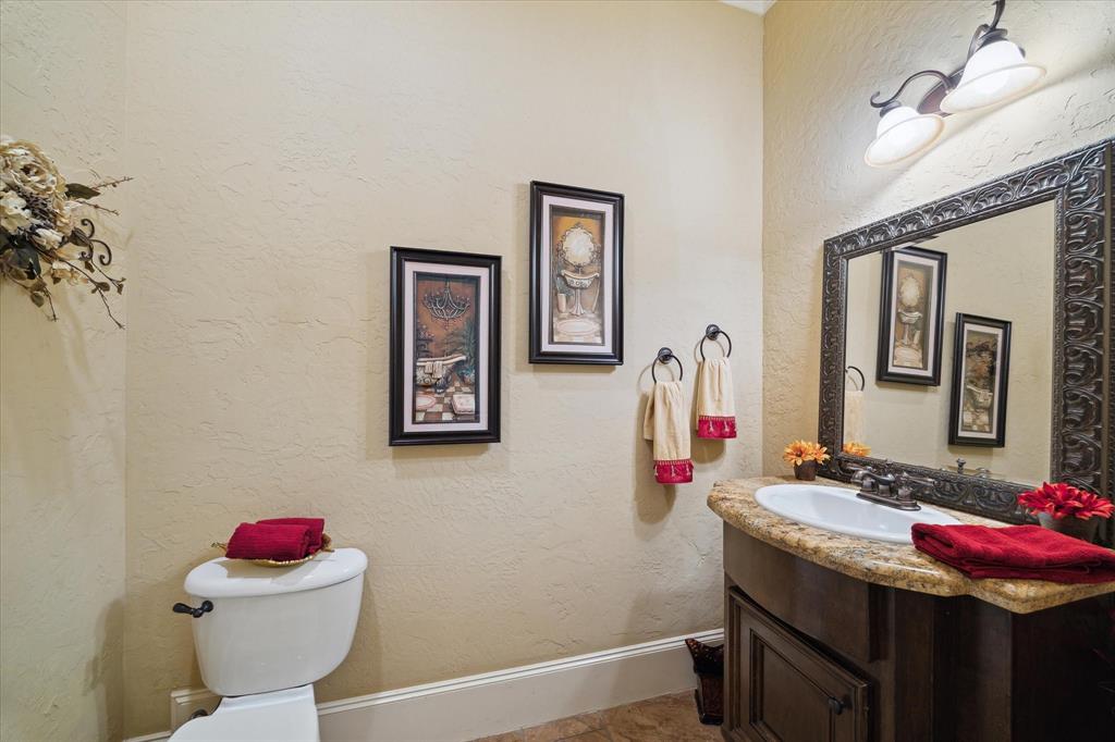 706 Saddle Creek Farms Drive, Crosby, Texas image 17