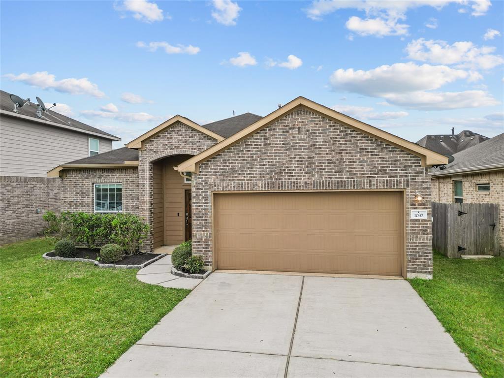 1037 Cash Street, Alvin, Texas image 2