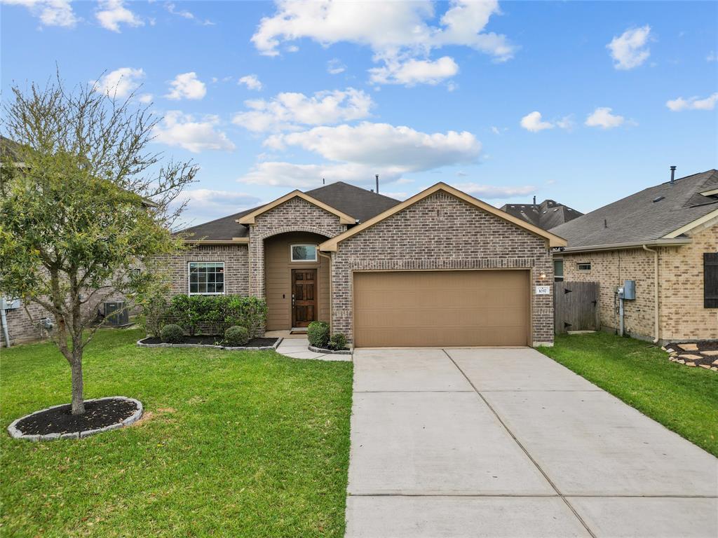 1037 Cash Street, Alvin, Texas image 1