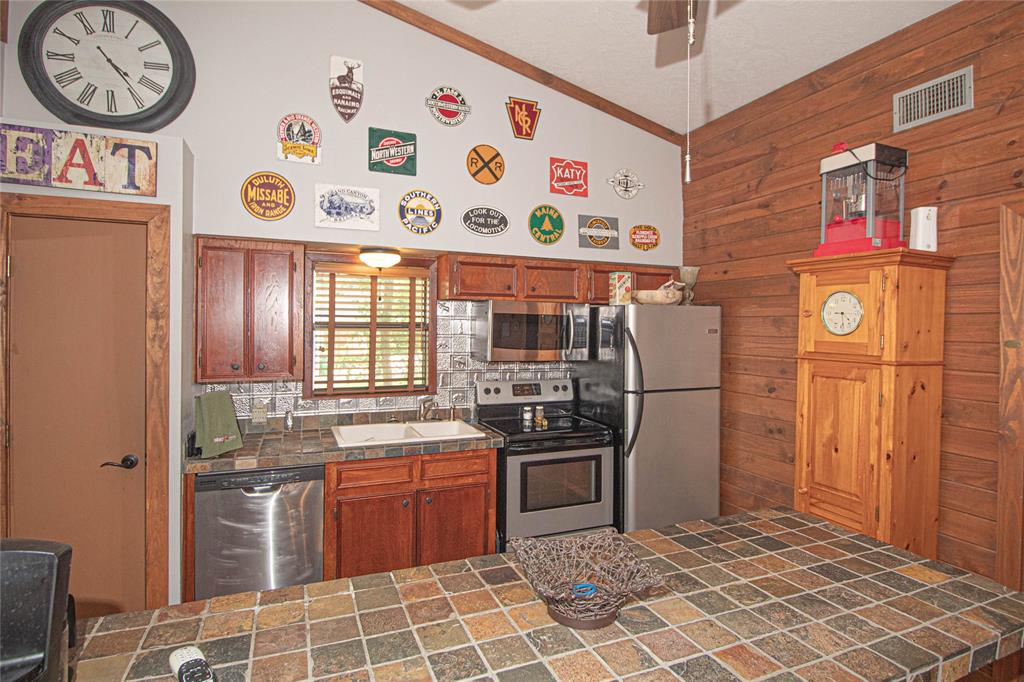 70 Lower Cove Drive, Point Blank, Texas image 39
