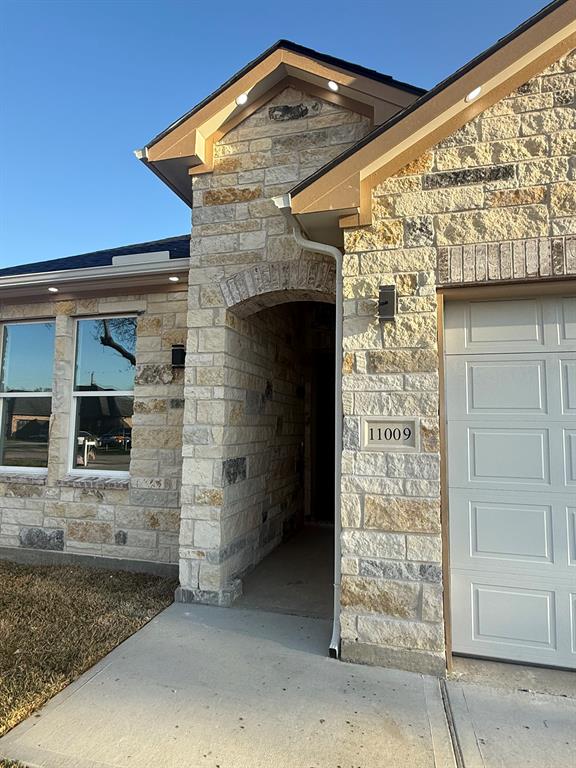 11009 San Jacinto Drive, La Porte, Texas image 2