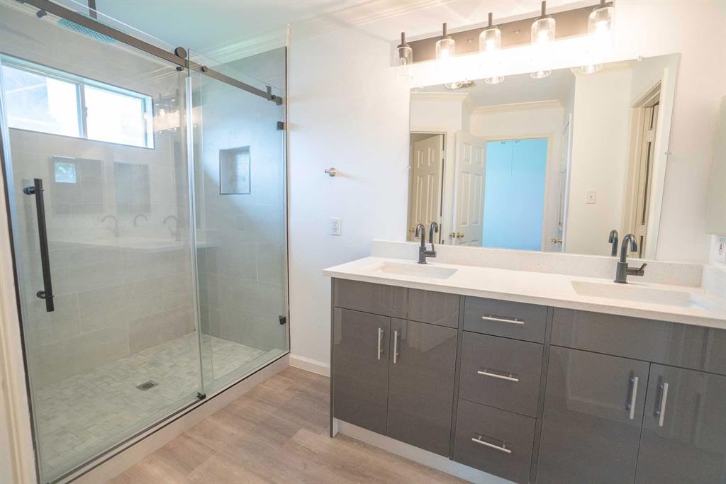 10403 N Shadowdale Drive, Houston, Texas image 13