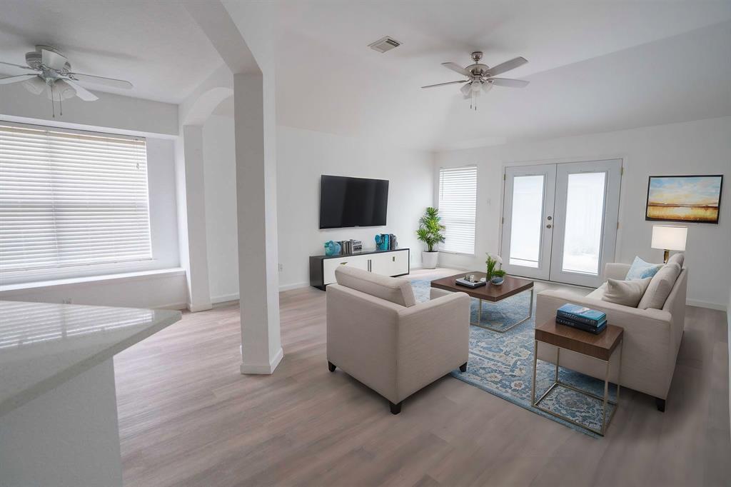 10403 N Shadowdale Drive, Houston, Texas image 5