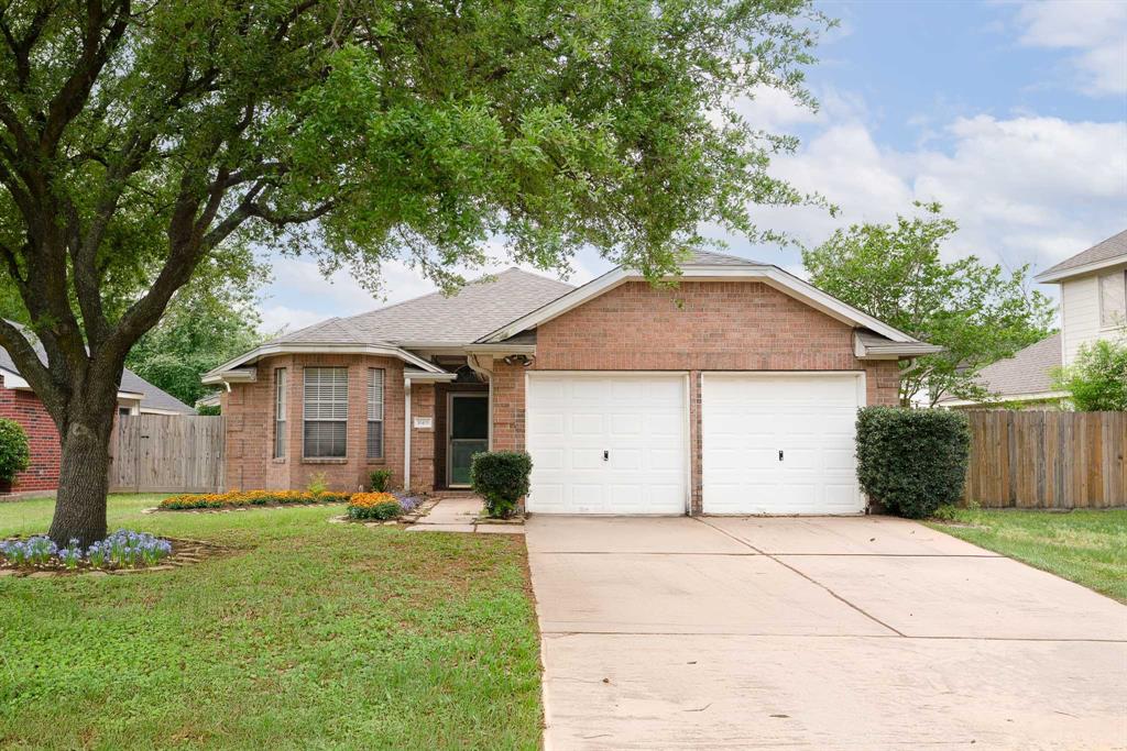 10403 N Shadowdale Drive, Houston, Texas image 1