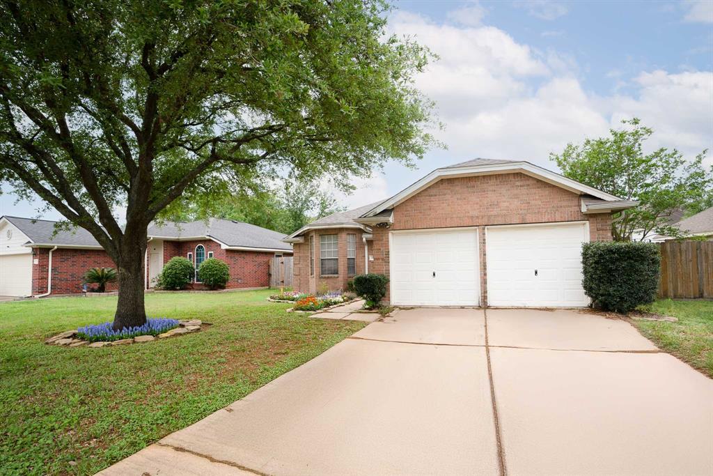 10403 N Shadowdale Drive, Houston, Texas image 3