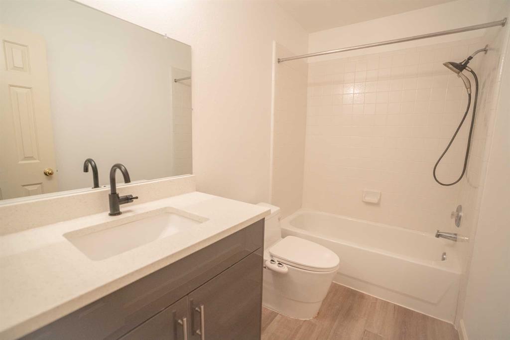 10403 N Shadowdale Drive, Houston, Texas image 16
