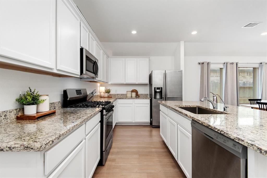 21231 Bering Reach Drive, Cypress, Texas image 3