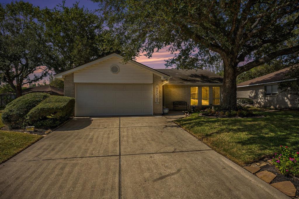 910 Postwood Lane, Pearland, Texas image 38