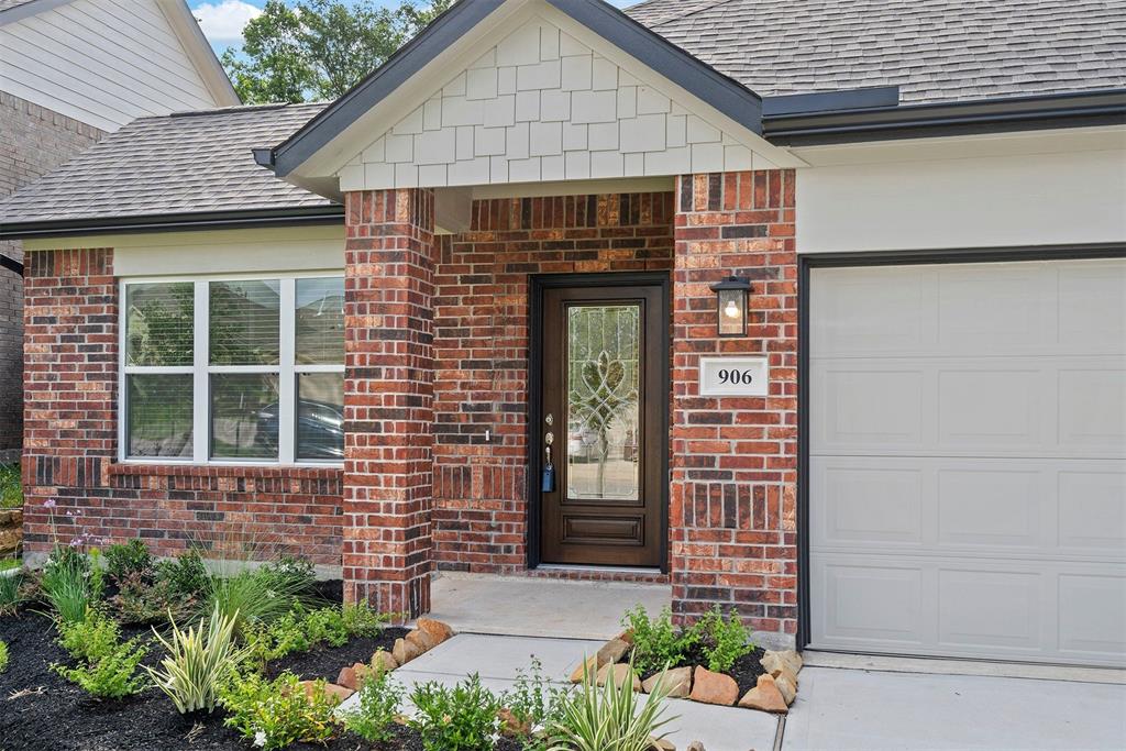 906 Golden Willow Lane