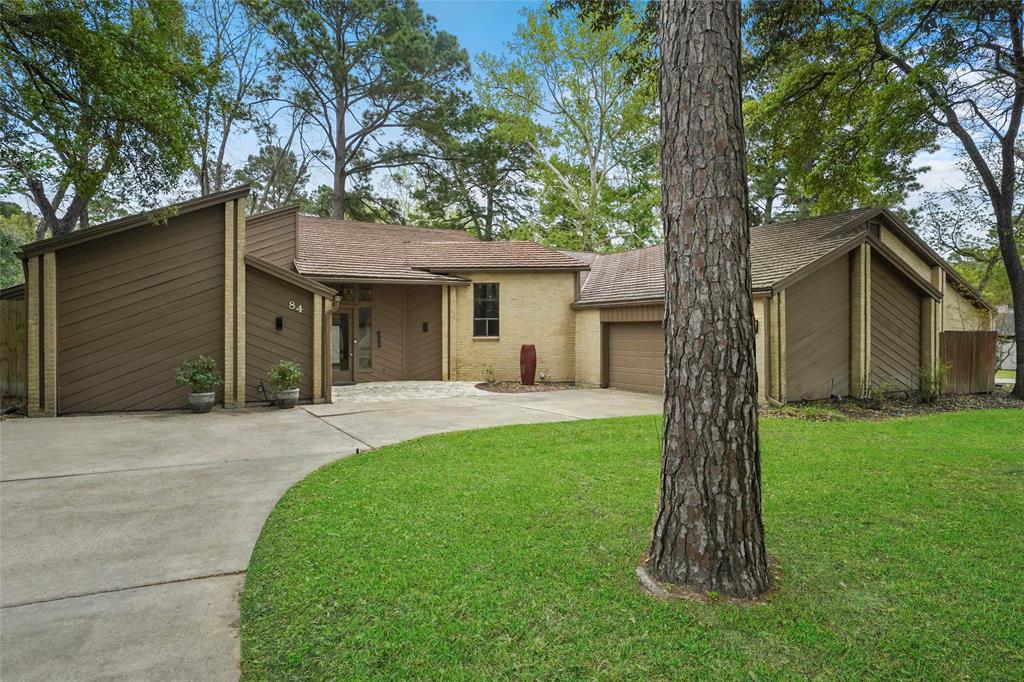84 April Wind Drive, Conroe, Texas image 1