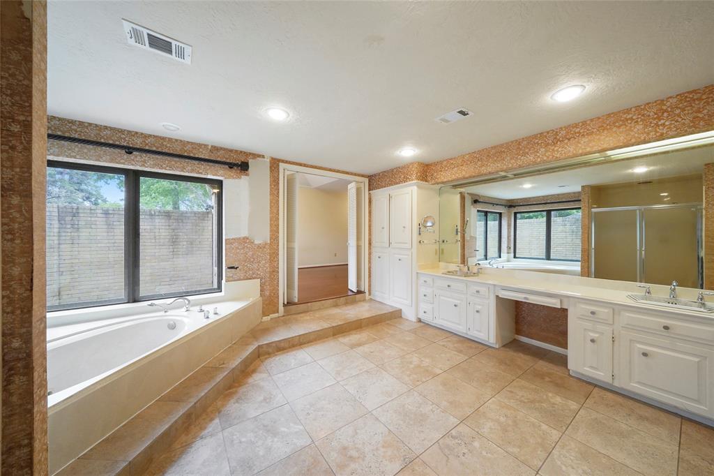 84 April Wind Drive, Conroe, Texas image 33