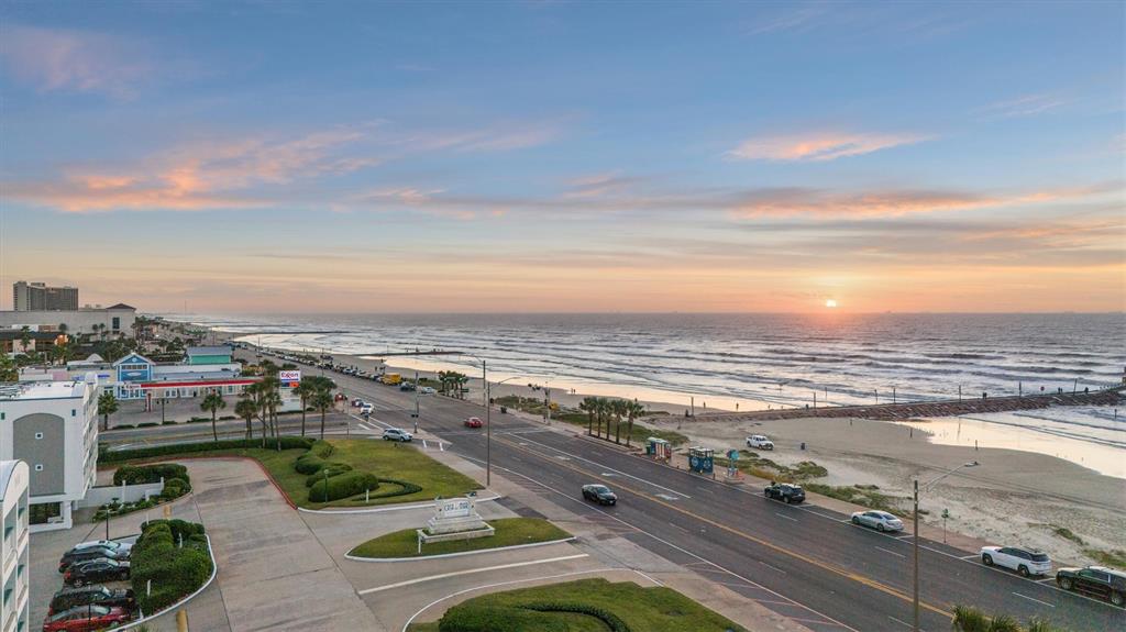 6102 Seawall Boulevard 221