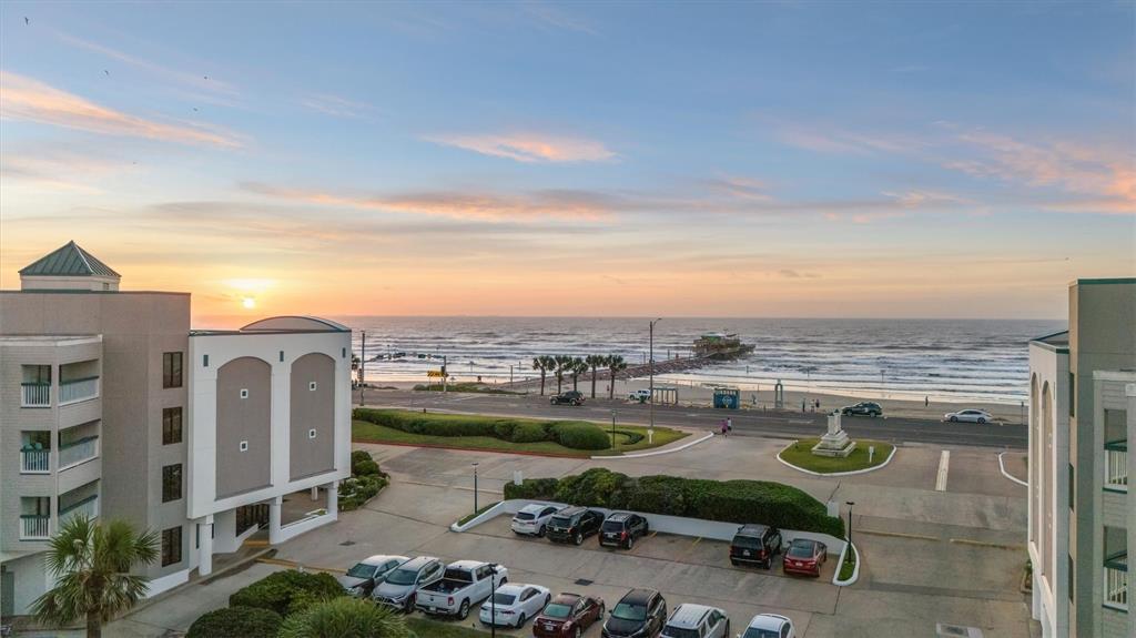 6102 Seawall Boulevard 221