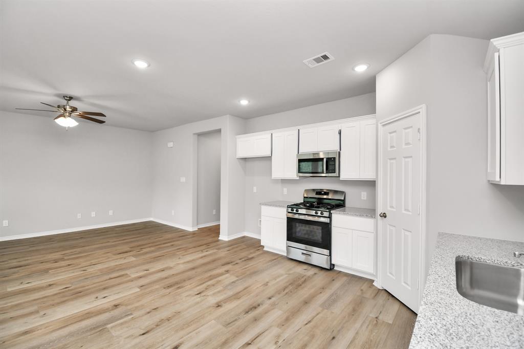 795 E Houston St, Dayton, Texas image 10