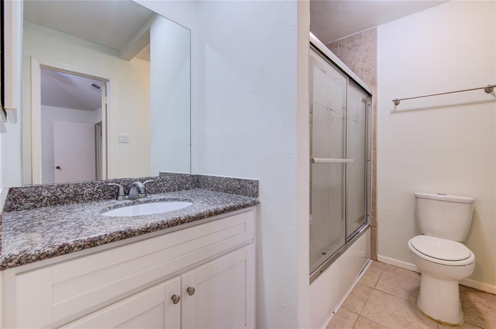 2215 Squire Dobbins Drive, Sugar Land, Texas image 16