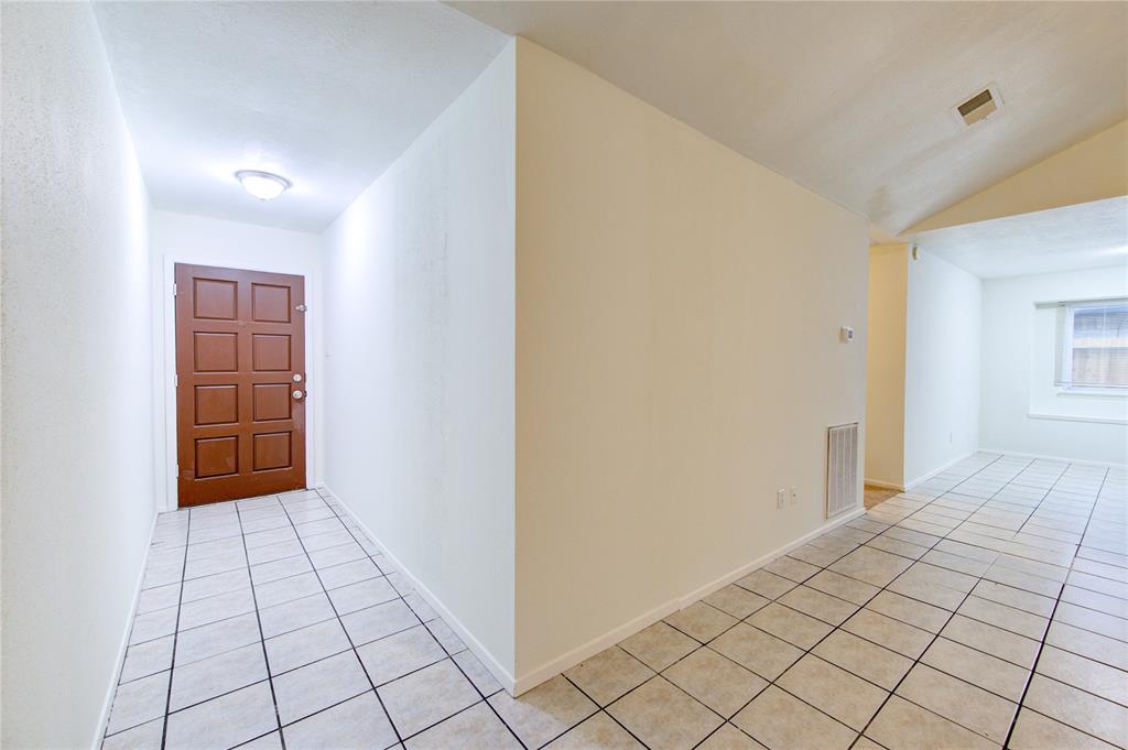 2215 Squire Dobbins Drive, Sugar Land, Texas image 5