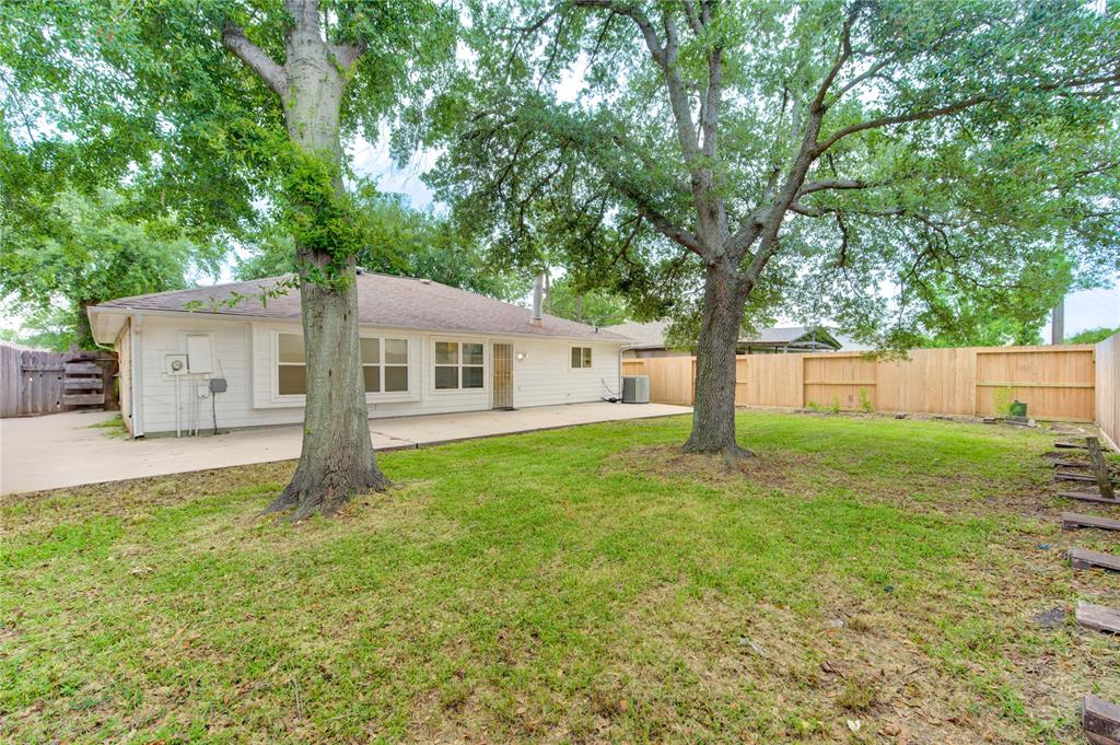 2215 Squire Dobbins Drive, Sugar Land, Texas image 26
