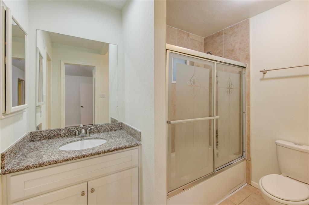 2215 Squire Dobbins Drive, Sugar Land, Texas image 17