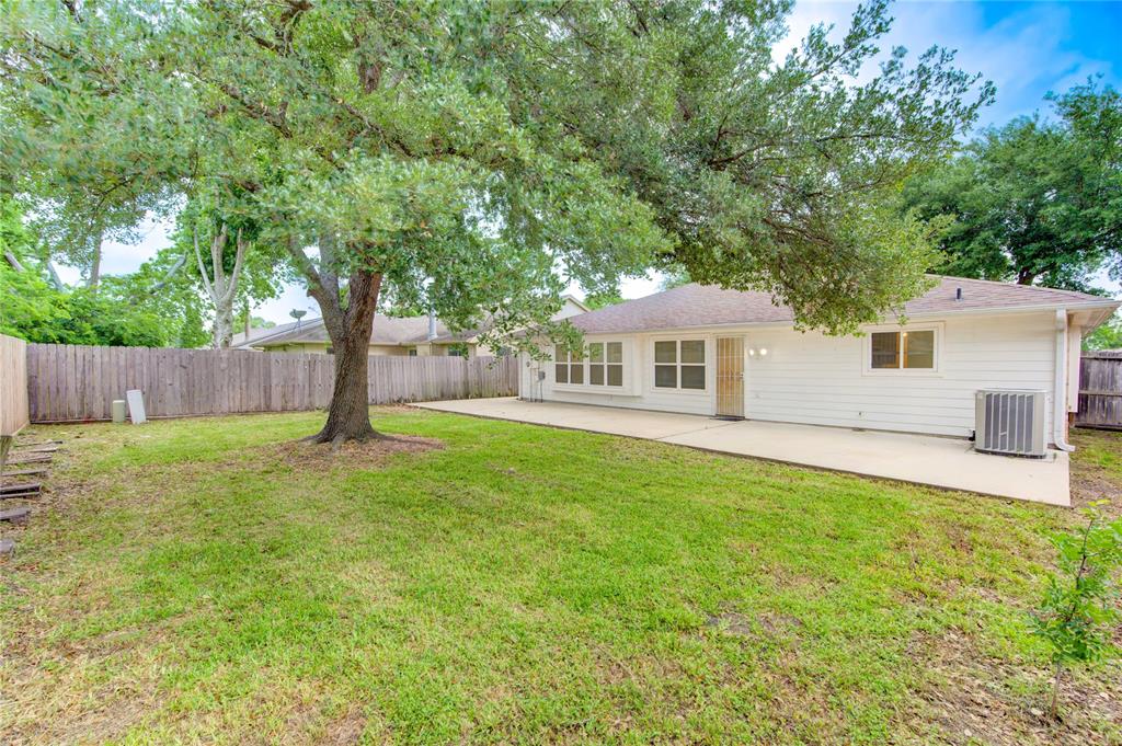 2215 Squire Dobbins Drive, Sugar Land, Texas image 24