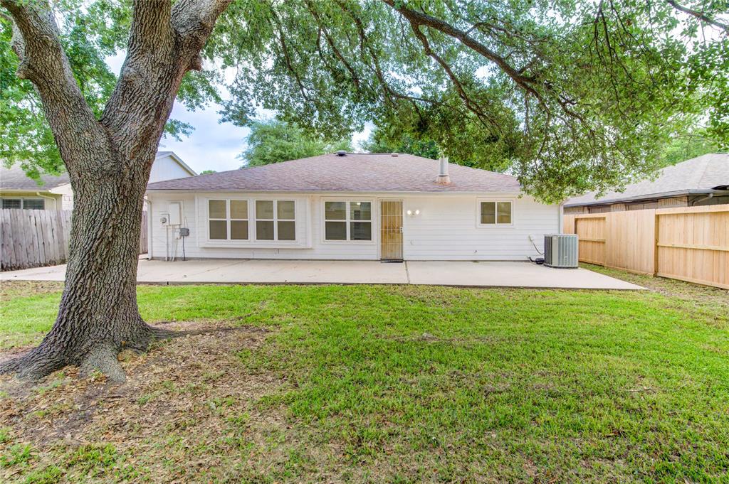 2215 Squire Dobbins Drive, Sugar Land, Texas image 27
