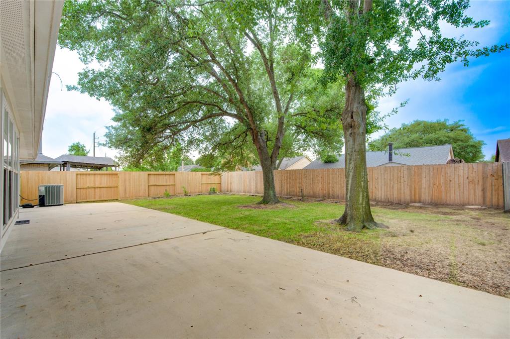 2215 Squire Dobbins Drive, Sugar Land, Texas image 25