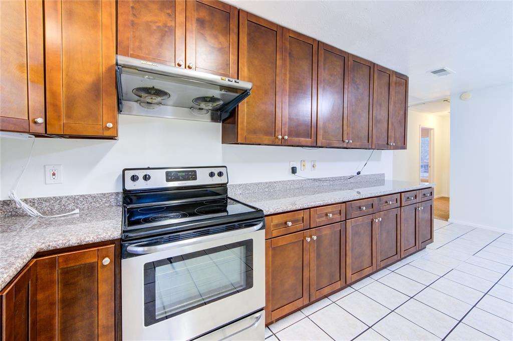 2215 Squire Dobbins Drive, Sugar Land, Texas image 19