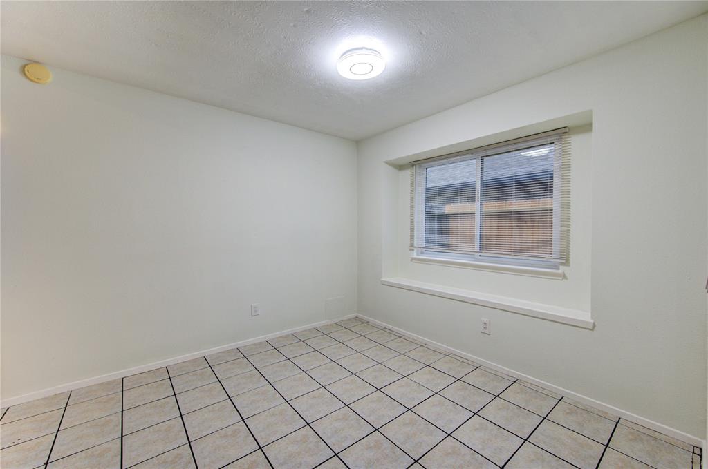 2215 Squire Dobbins Drive, Sugar Land, Texas image 13