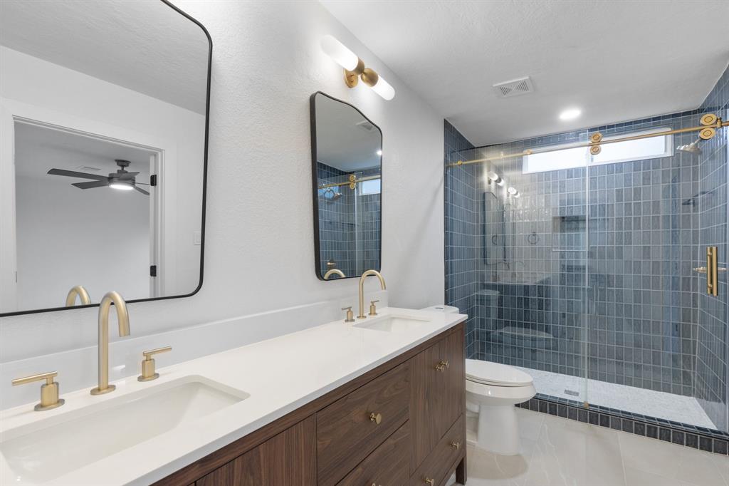 4 Blazing Star Court, Spring, Texas image 3