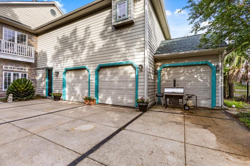3039 Bayshore Drive