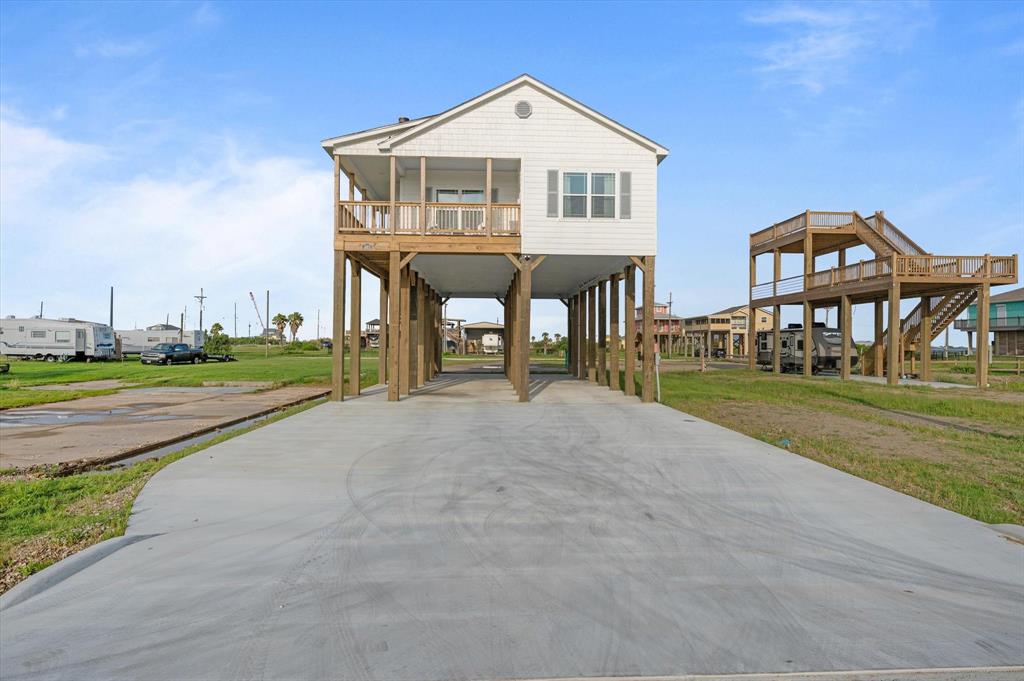 1023 N Bay Street, Gilchrist, Texas image 2
