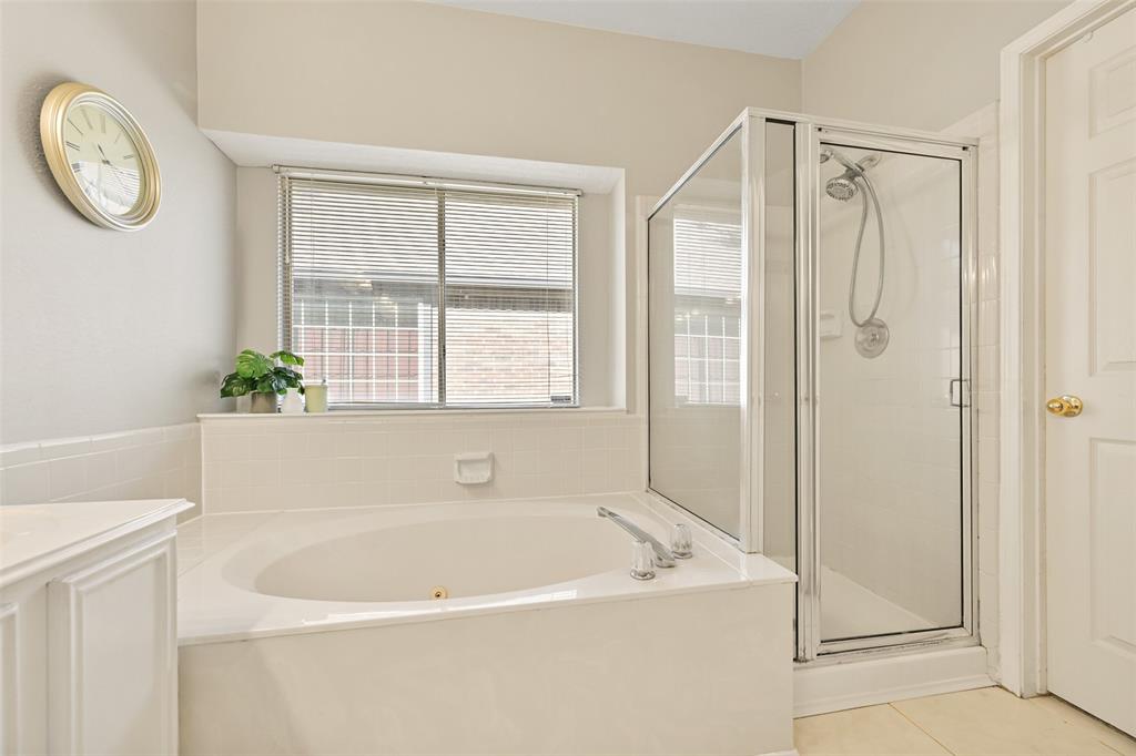 4903 Ten Sleep Lane, Friendswood, Texas image 12