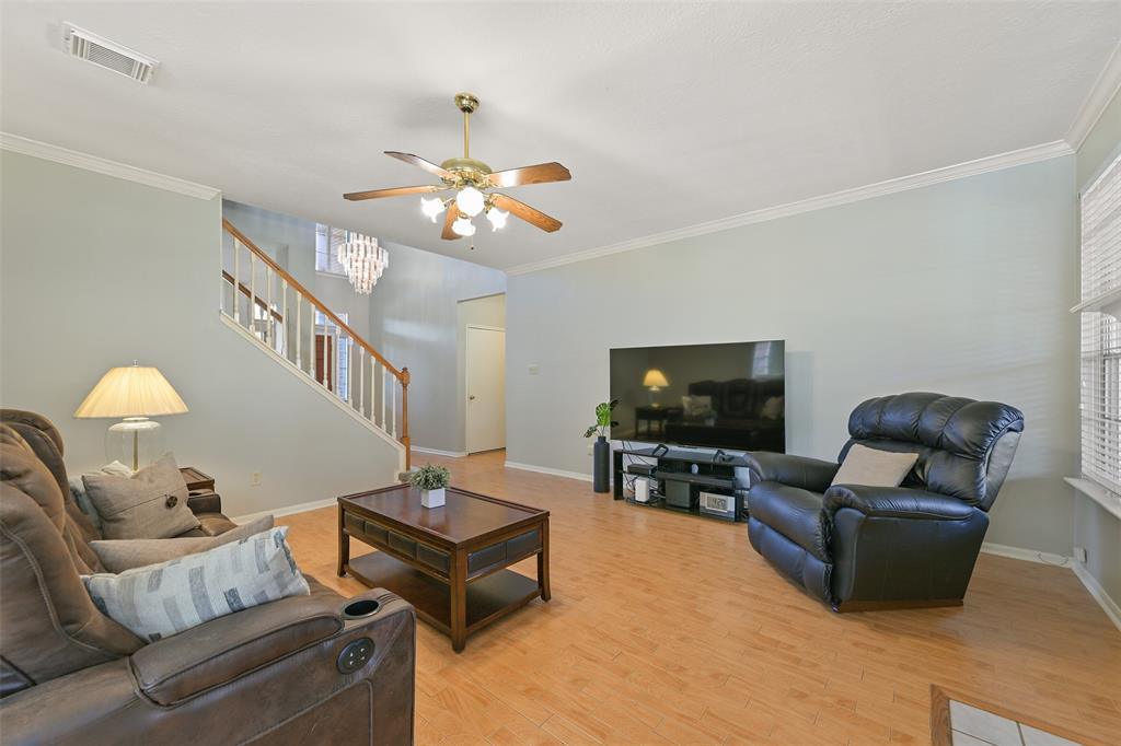 4903 Ten Sleep Lane, Friendswood, Texas image 6