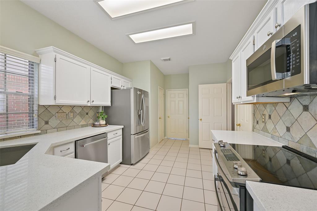 4903 Ten Sleep Lane, Friendswood, Texas image 8