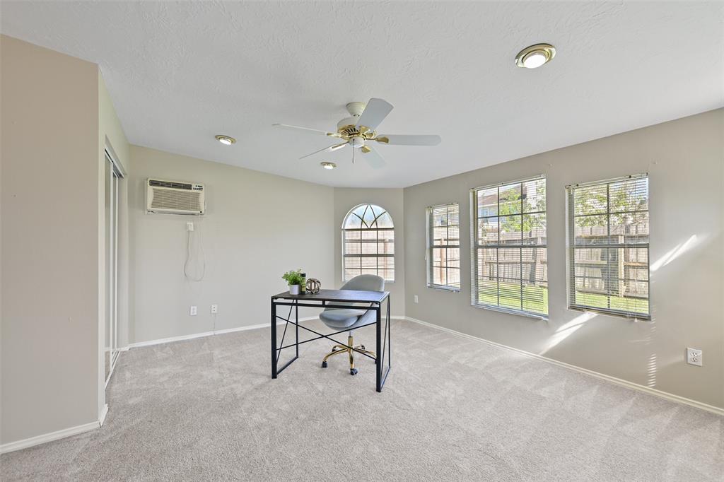 4903 Ten Sleep Lane, Friendswood, Texas image 13