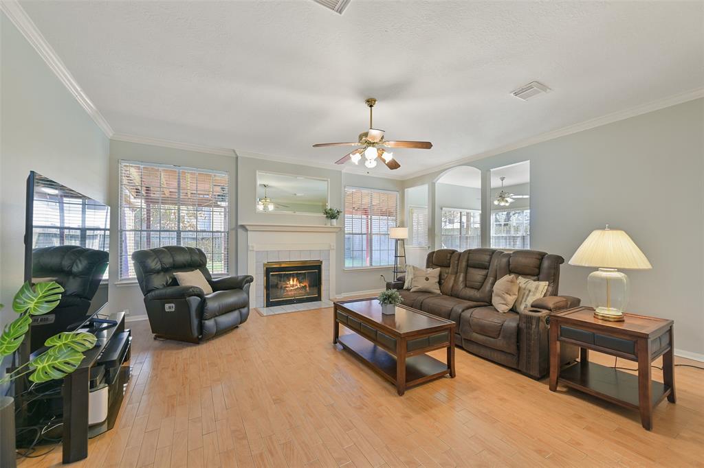 4903 Ten Sleep Lane, Friendswood, Texas image 5