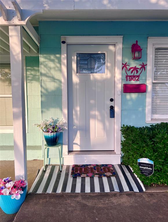 1902 Bayou Shore Drive, Galveston, Texas image 2